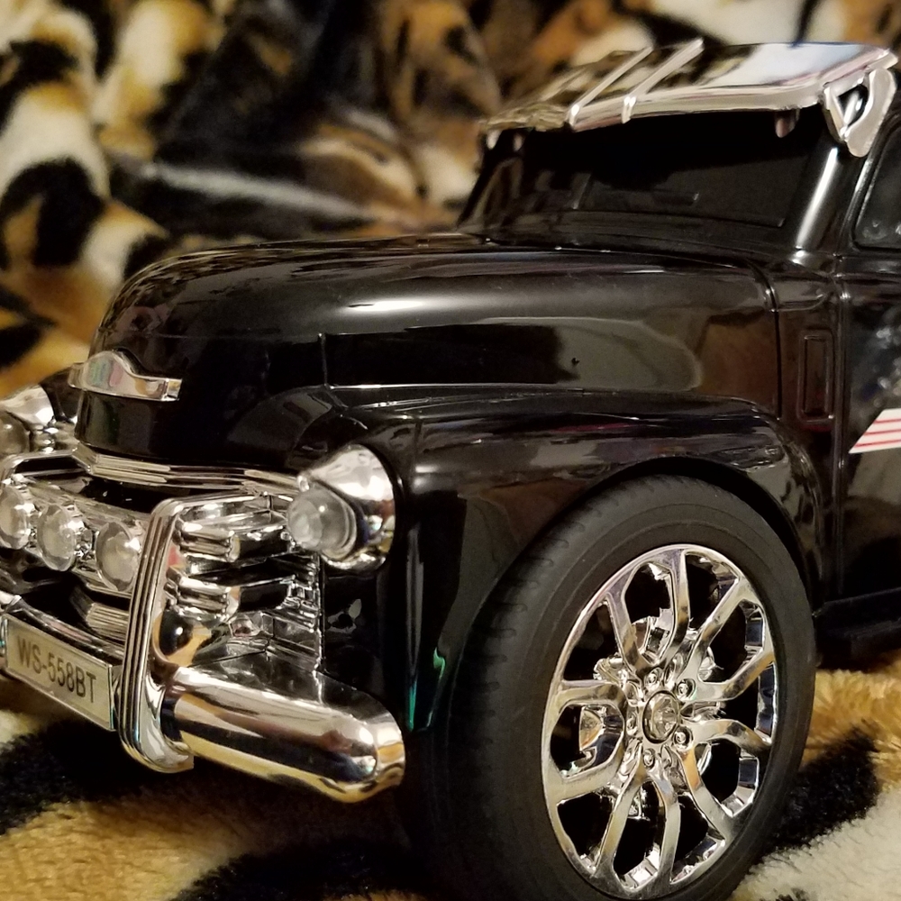 Classic mini truck style bluetooth speaker